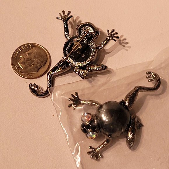 Fifth Avenue Collection Frog Pair - Picture 1 of 2